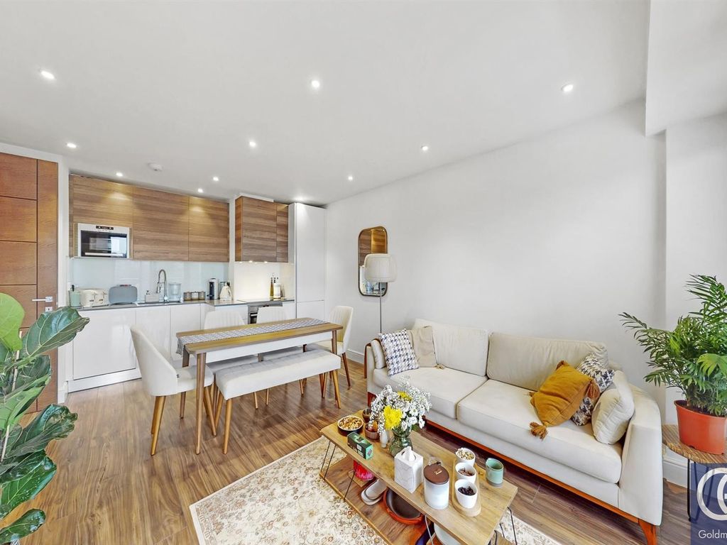 1 bed flat to rent in Charlotte Court, East Barnet Road, Barnet EN4, £1,700 pcm