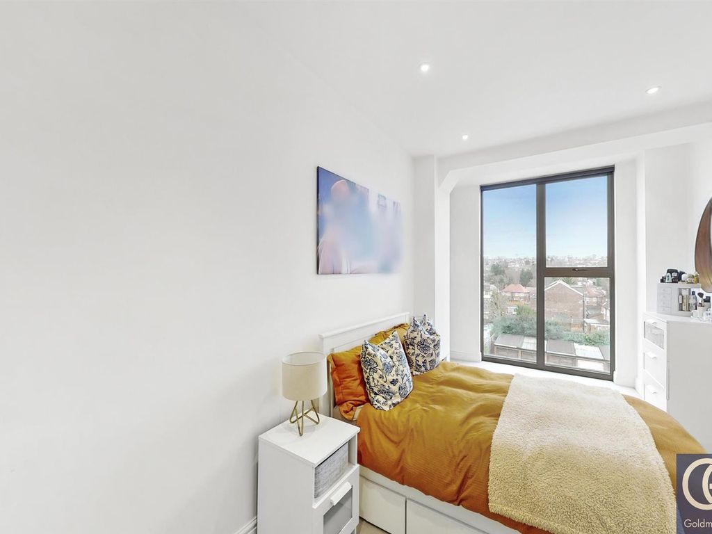 1 bed flat to rent in Charlotte Court, East Barnet Road, Barnet EN4, £1,700 pcm