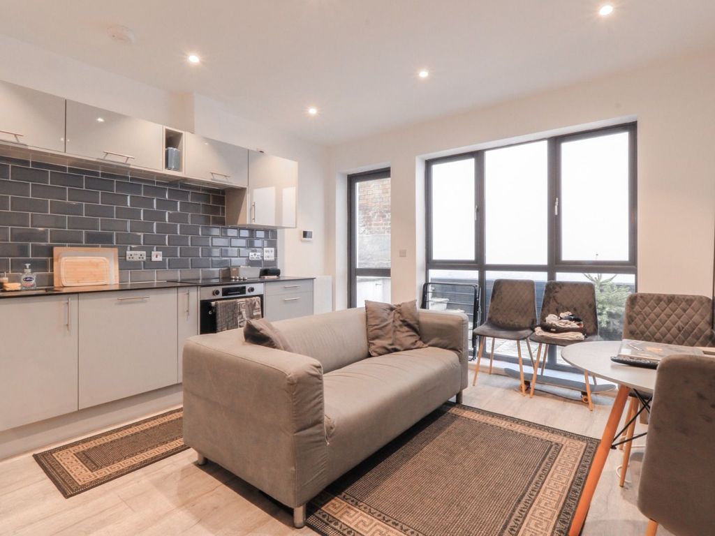 2 bed flat for sale in Liverpool Road, Angel, London N1, £565,000