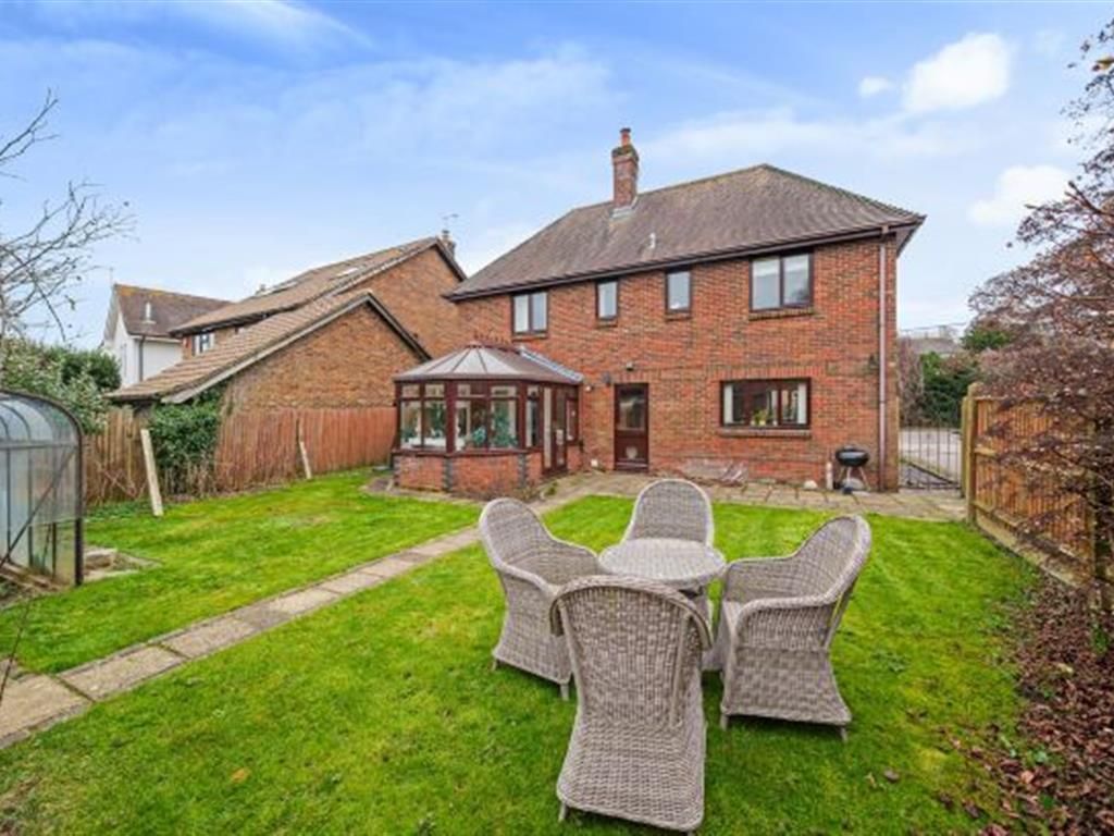 4 bed detached house for sale in North Drive, Littleton SO22, £800,000