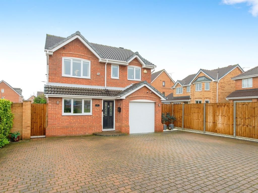 4 bed detached house for sale in Windsor Close, Normanton WF6, £375,000