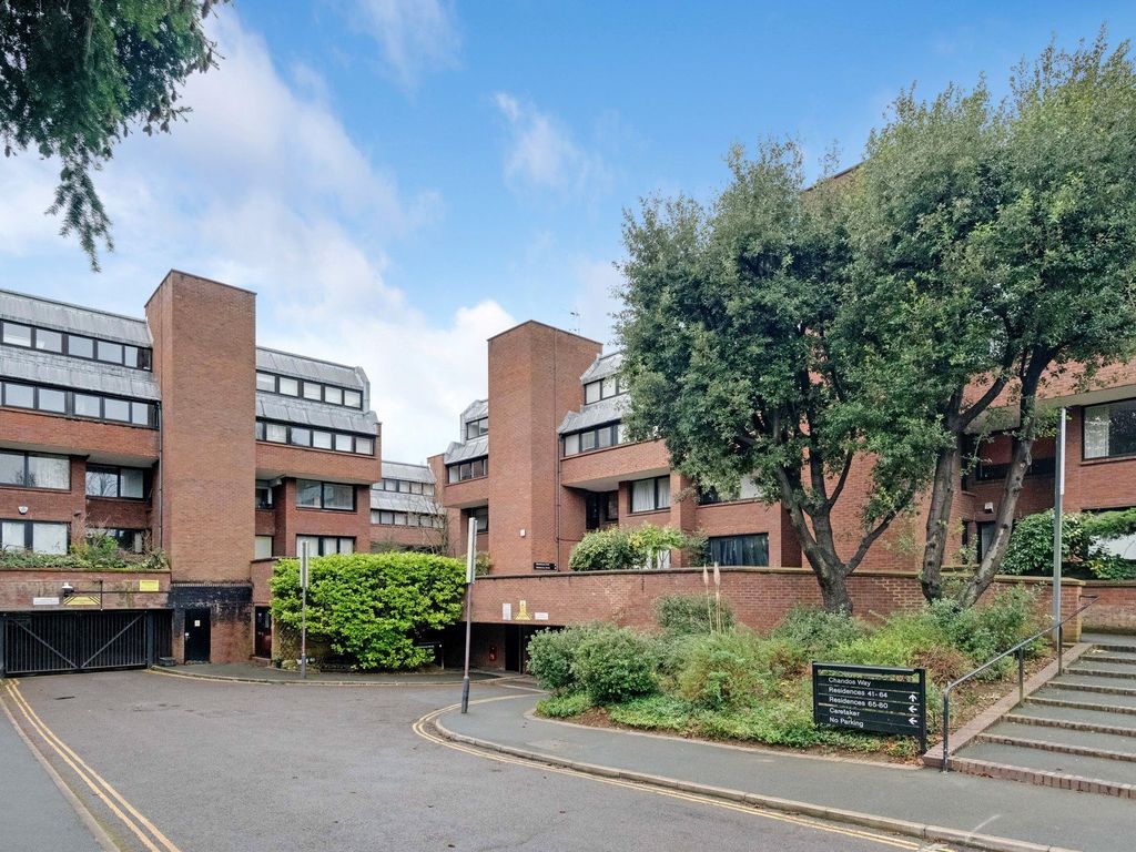 2 bed flat for sale in Chandos Way, Golders Green, London NW11, £520,000