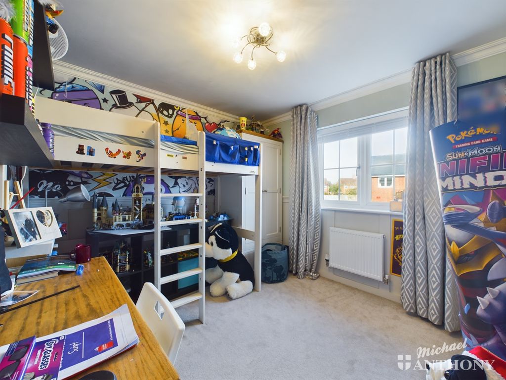 3 bed end terrace house for sale in Barn Owl Lane, Haddenham HP17, £465,000