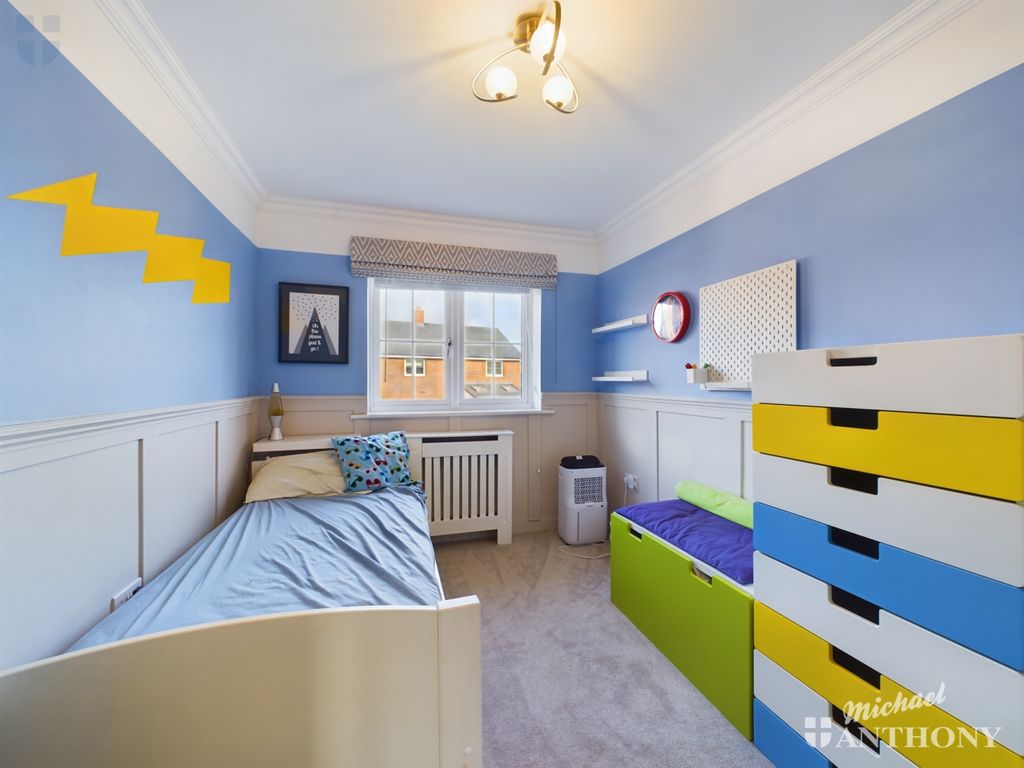3 bed end terrace house for sale in Barn Owl Lane, Haddenham HP17, £465,000