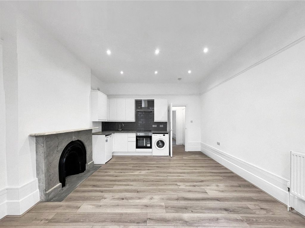 1 bed flat for sale in Ballards Lane, Finchley N3, £310,000