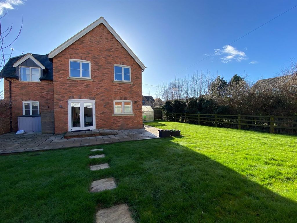 4 bed detached house to rent in The Green, Steeple Claydon, Buckingham MK18, £2,250 pcm