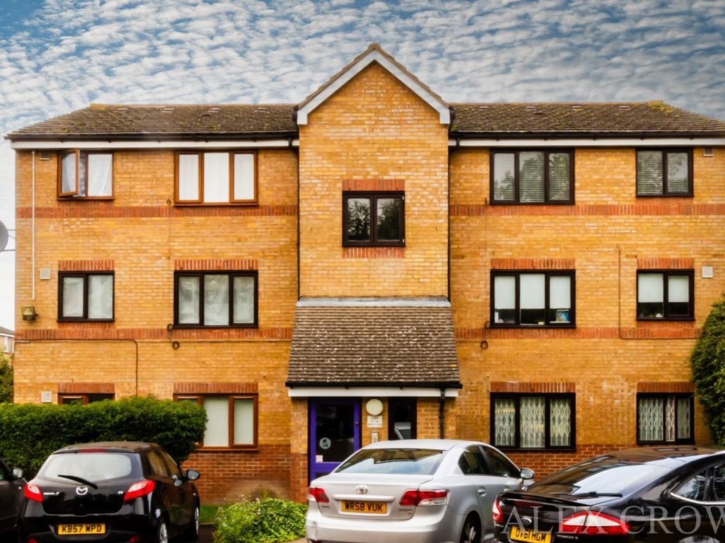 Studio for sale in Draycott Close, London NW2, £235,000