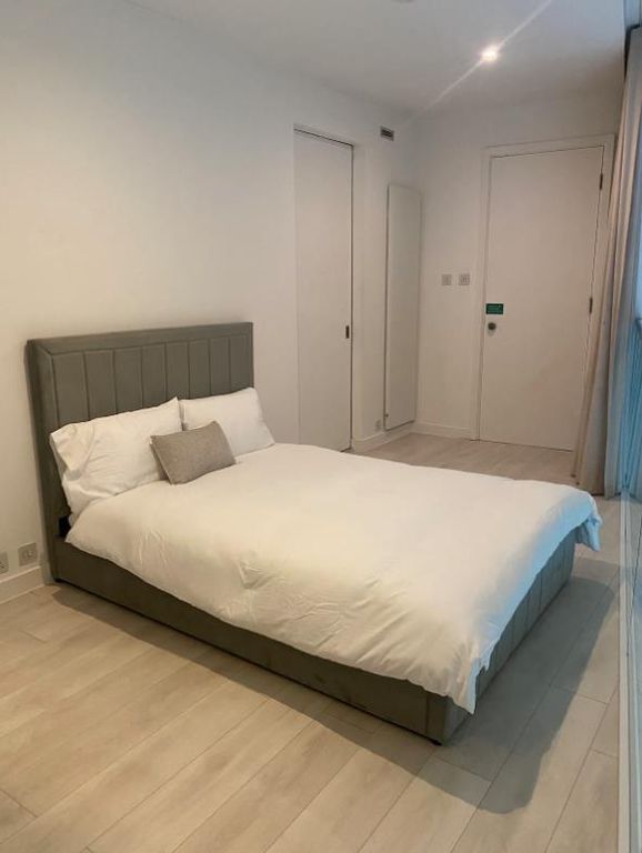 2 bed flat to rent in New Street, Birmingham B2, £1,750 pcm