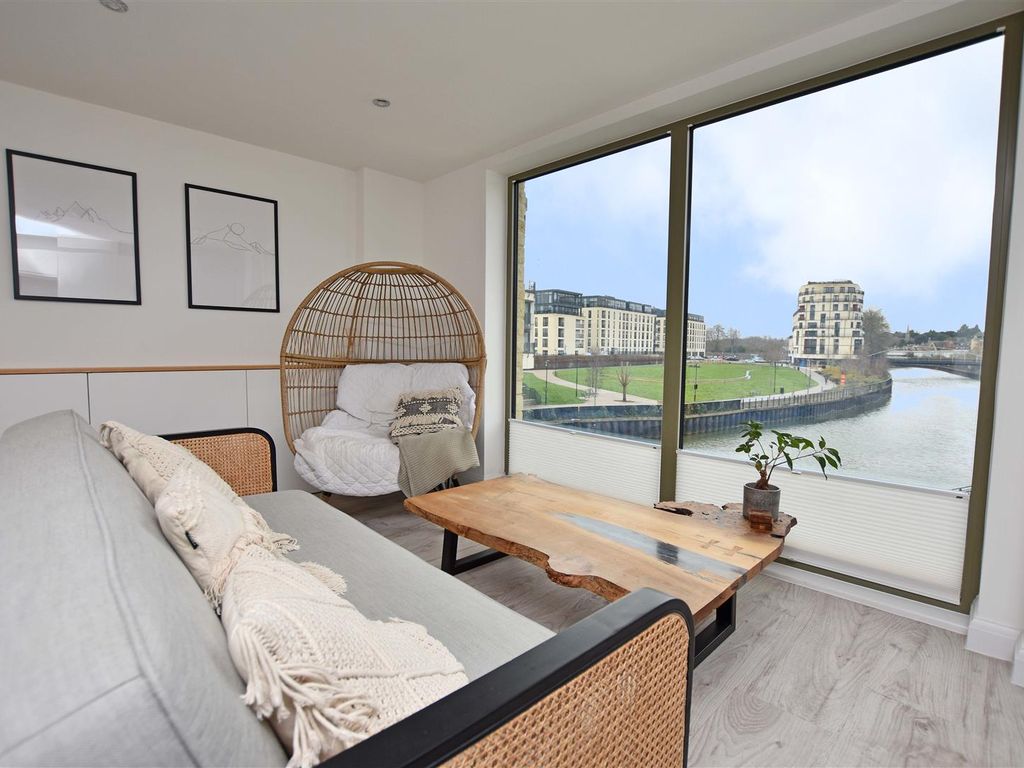 2 bed flat for sale in Victoria Bridge Road, Bath BA1, £495,000