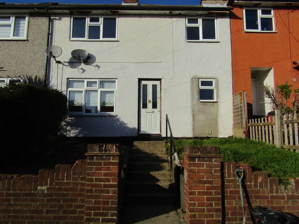 3 bed terraced house to rent in Willow Way, Dovercourt, Essex CO12, £1,050 pcm