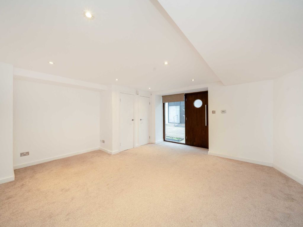 2 bed flat for sale in Empire Square, London N7, £800,000