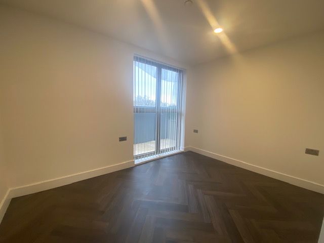 3 bed flat to rent in Clearwater Way, Cyncoed, Cardiff CF23, £1,500 pcm
