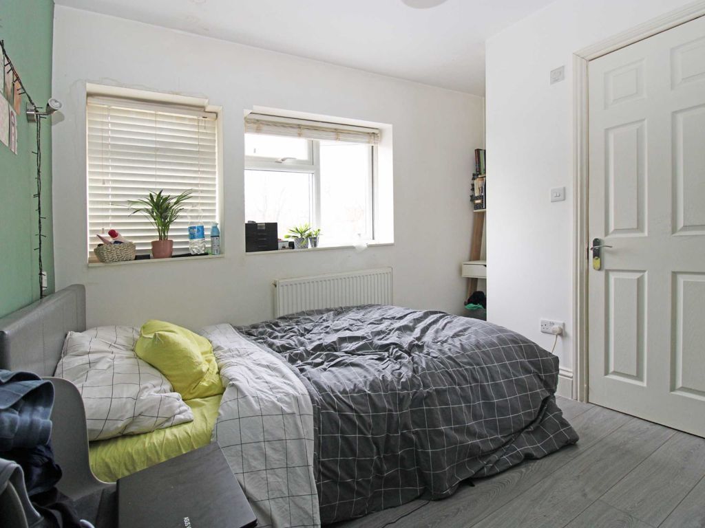 Room to rent in Old Oak Common Lane, London W3, £949 pcm