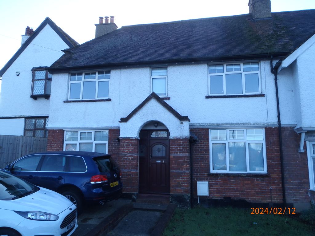 4 bed terraced house to rent in Birds Hill, Letchworth Garden City SG6, £1,750 pcm