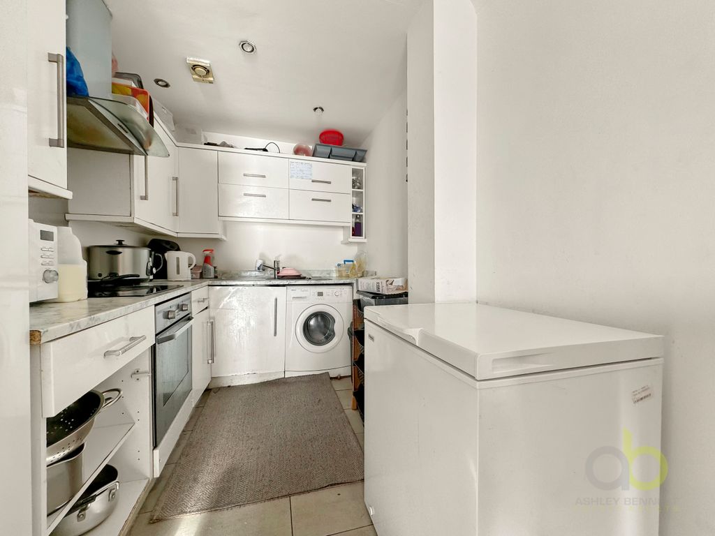 2 bed flat for sale in Astley, Grays RM17, £230,000
