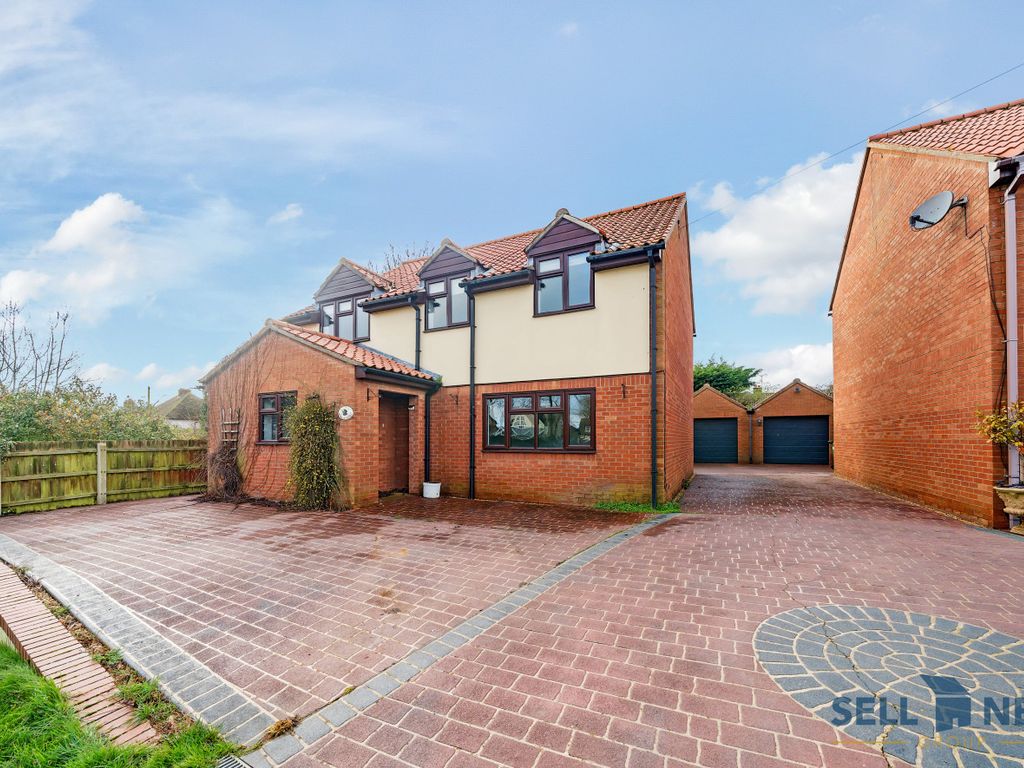 2 bed detached house for sale in The Green, Huntingdon PE28, £425,000