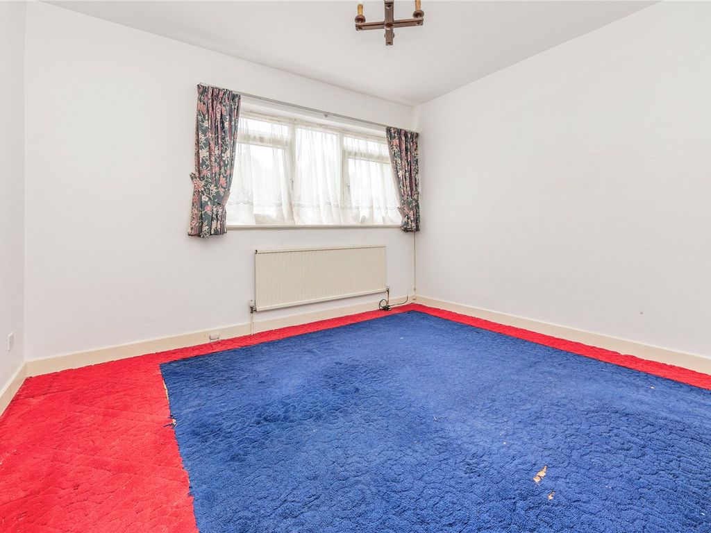 2 bed flat for sale in Darnhills, Radlett, Hertfordshire WD7, £840,000