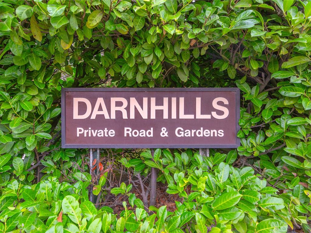 2 bed flat for sale in Darnhills, Radlett, Hertfordshire WD7, £840,000