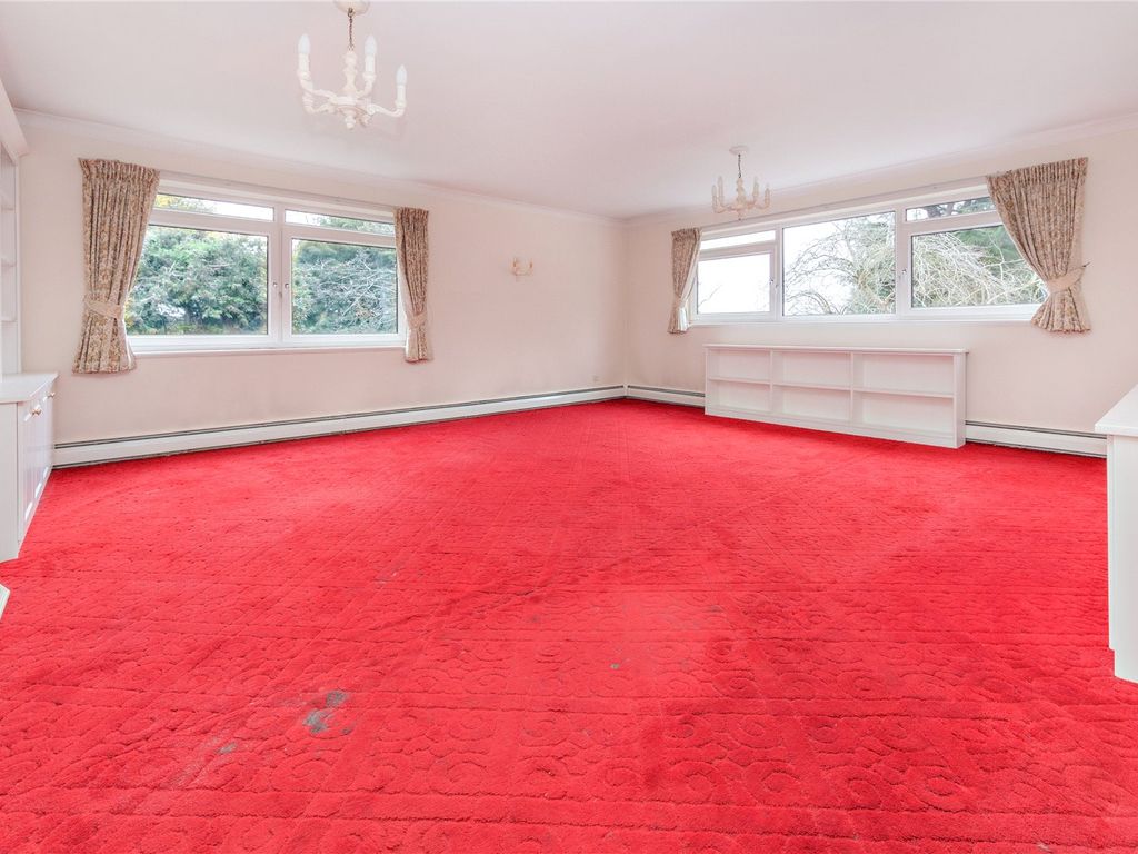 2 bed flat for sale in Darnhills, Radlett, Hertfordshire WD7, £840,000