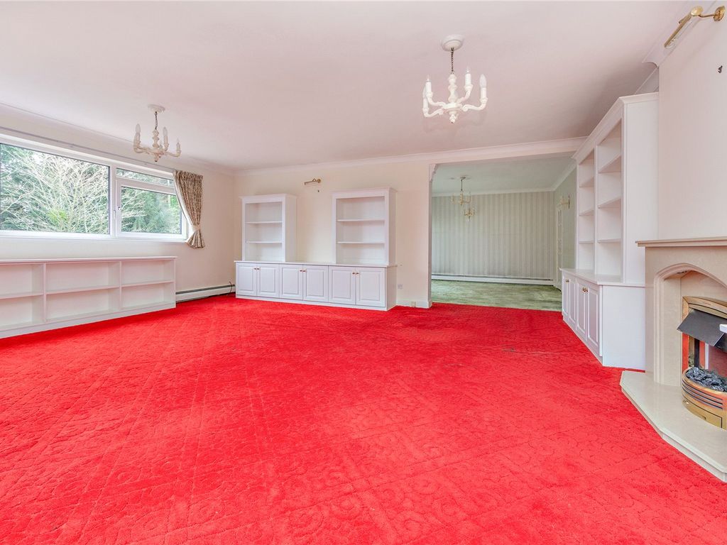 2 bed flat for sale in Darnhills, Radlett, Hertfordshire WD7, £840,000