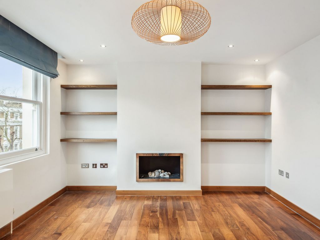 2 bed flat for sale in Monmouth Road, London W2, £1,350,000