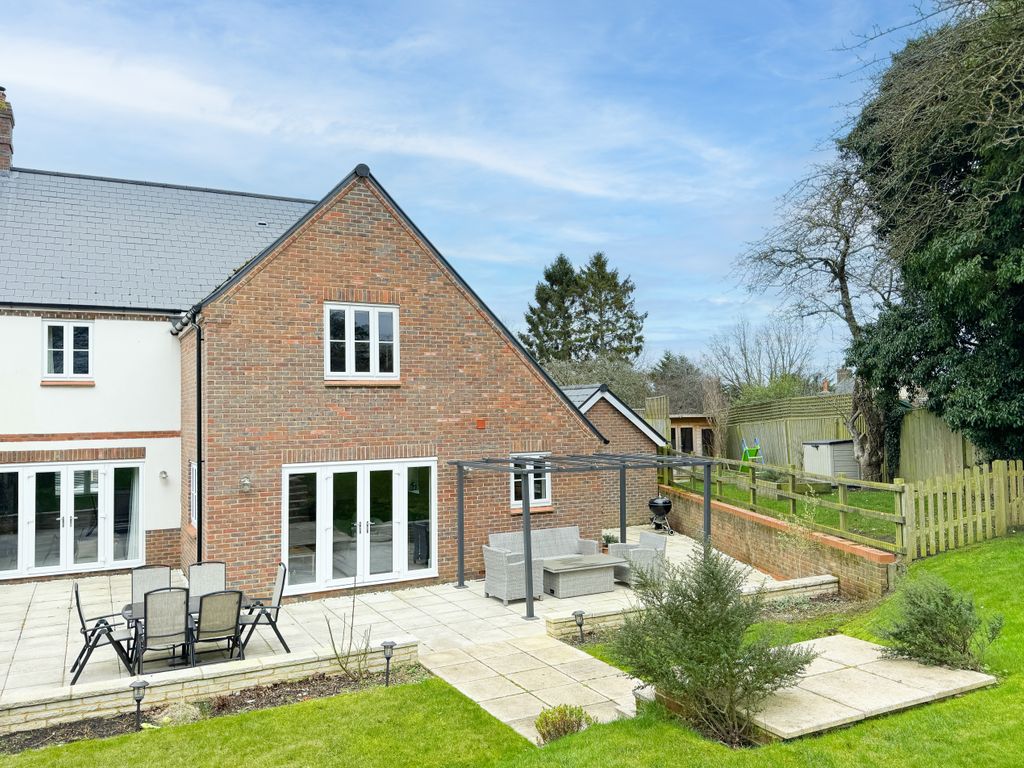 4 bed detached house for sale in Dubery Close, Stone, Buckinghamshire, Stone, Buckinghamshire HP17, £899,950