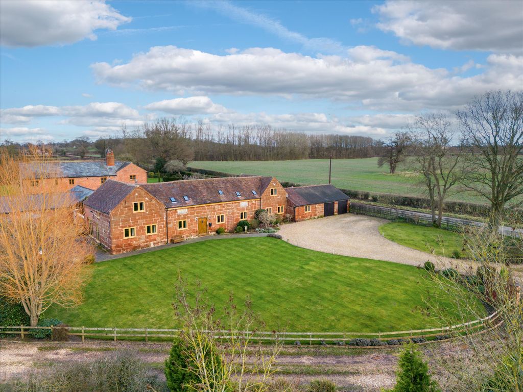 5 bed barn conversion for sale in Bomere Heath, Shrewsbury, Shropshire SY4, £795,000