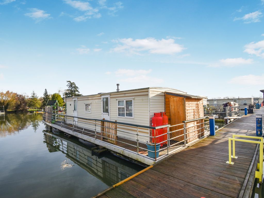 2 bed houseboat for sale in Hartford Marina, Wyton, Huntingdon PE28, £46,500