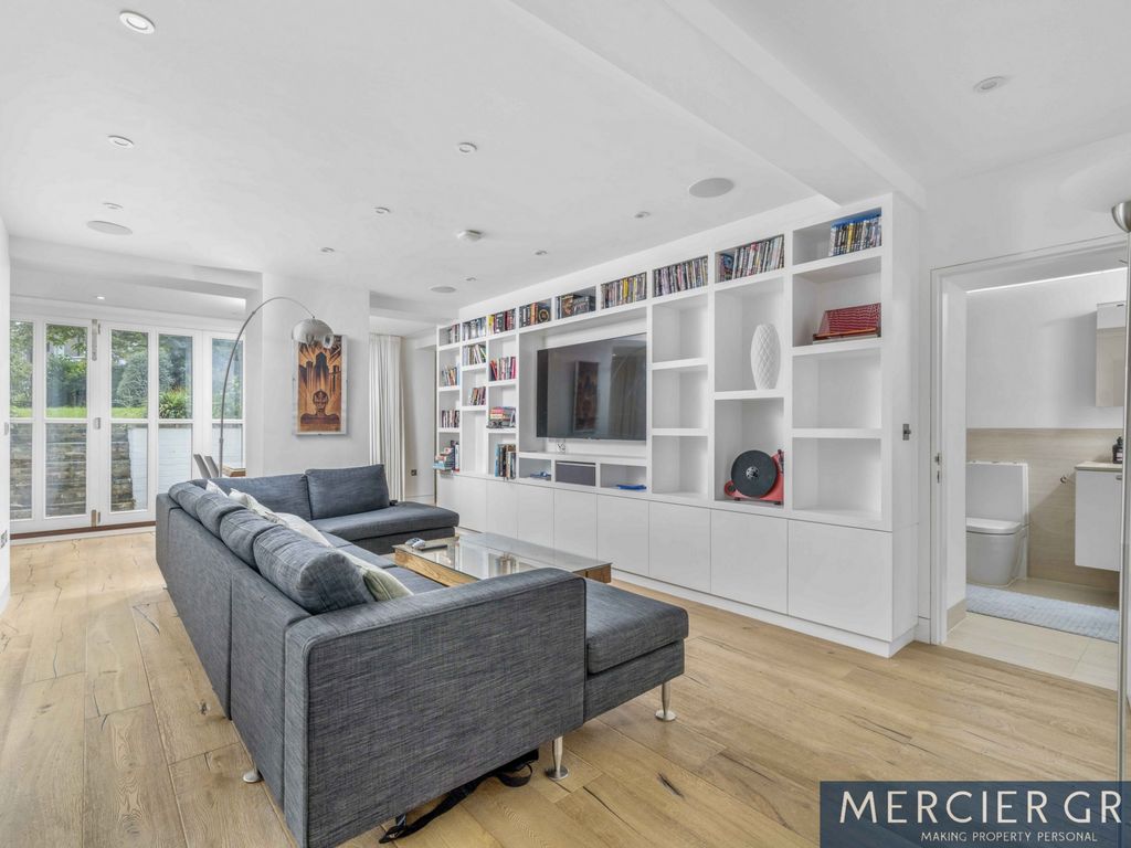 3 bed flat for sale in Gloucester Avenue, Primrose Hill NW1, £2,600,000