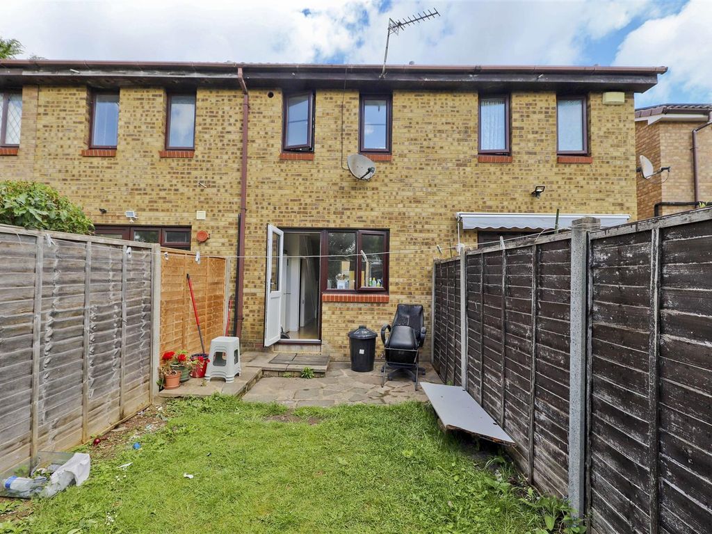 2 bed terraced house for sale in Carlton Court, Uxbridge UB8, £325,000