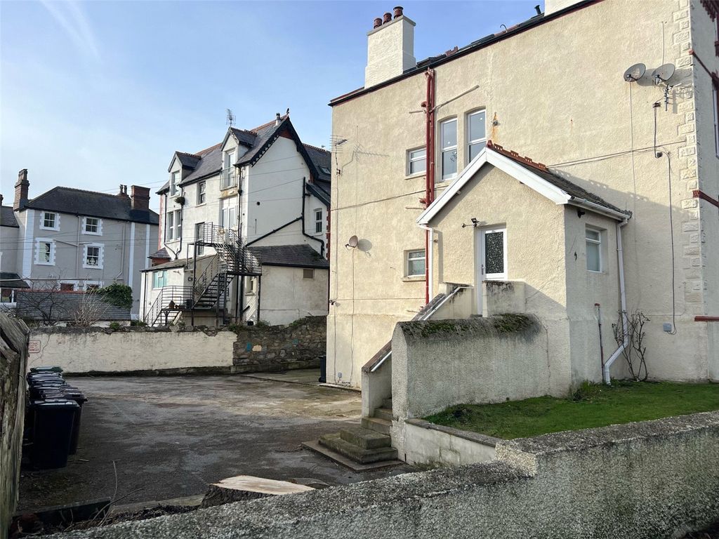 1 bed flat for sale in Clement Avenue, Llandudno, Conwy LL30, £65,000