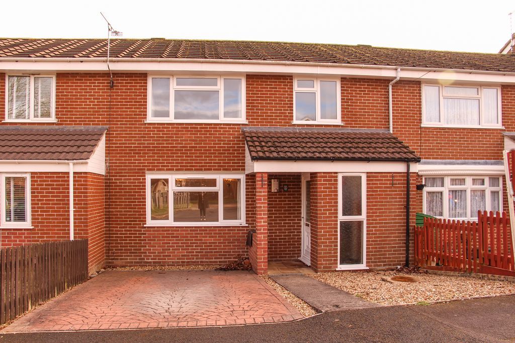 3 bed terraced house to rent in Lowther Road, Yeovil BA21, £1,065 pcm