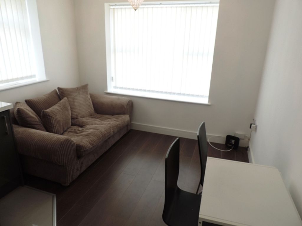 1 bed flat to rent in Whitchurch Road, Cardiff CF14, £745 pcm