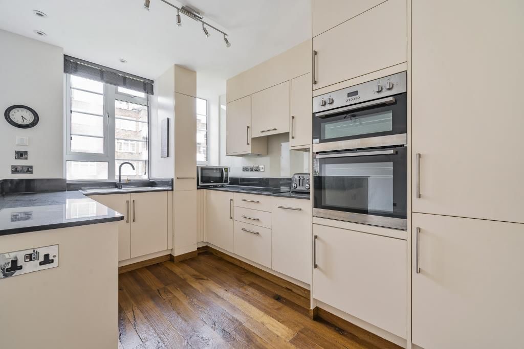 3 bed flat for sale in Townshend Court, St Johns Wood NW8, £925,000