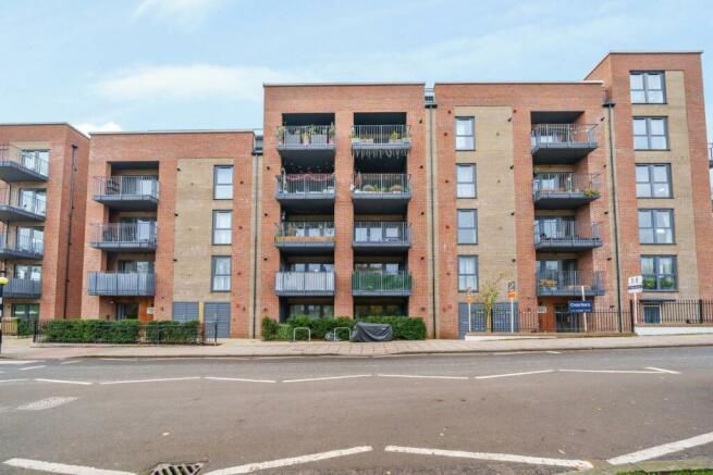 1 bed flat for sale in Havelock Road, Southall UB2, £240,000