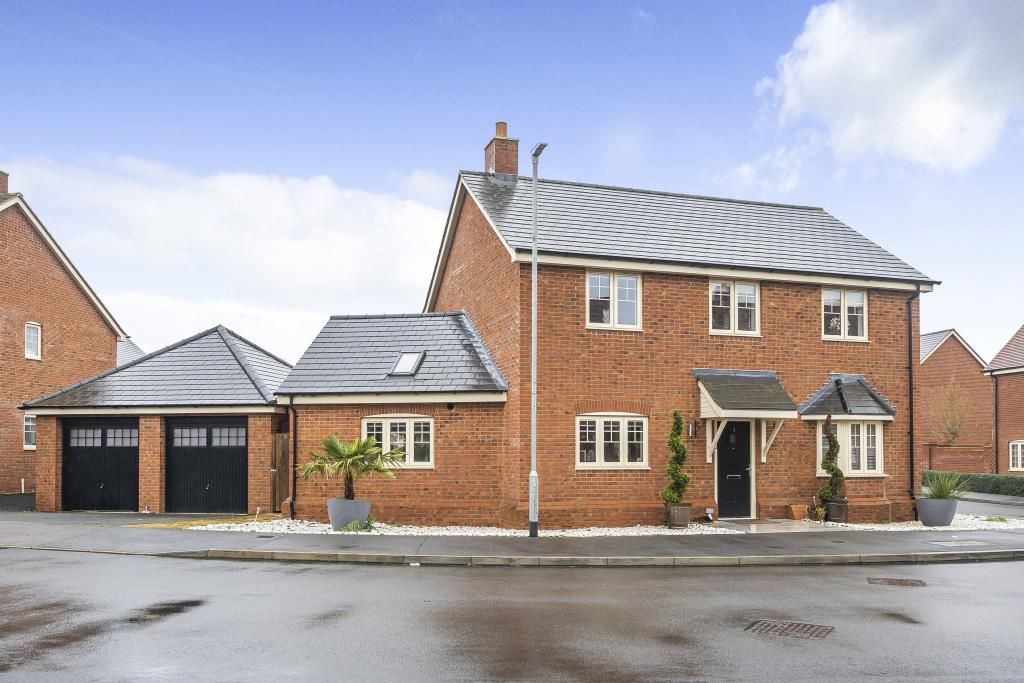 4 bed detached house for sale in Chapel Drive, Aylesbury HP22, £800,000
