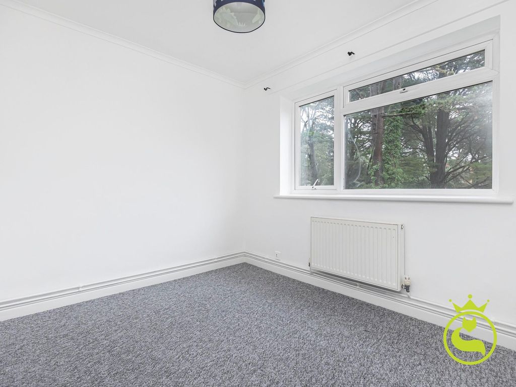 2 bed flat for sale in Western Road, Poole BH13, £240,000