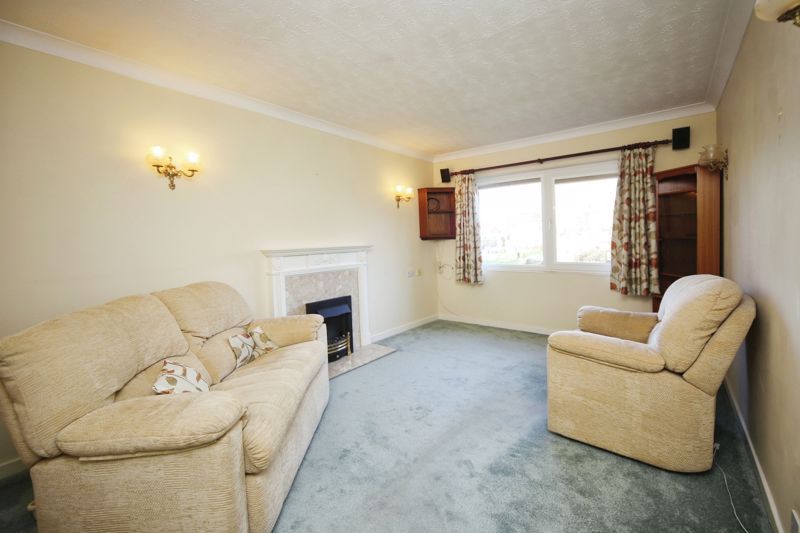 1 bed flat for sale in Malin Court, Alcester B49, £120,000