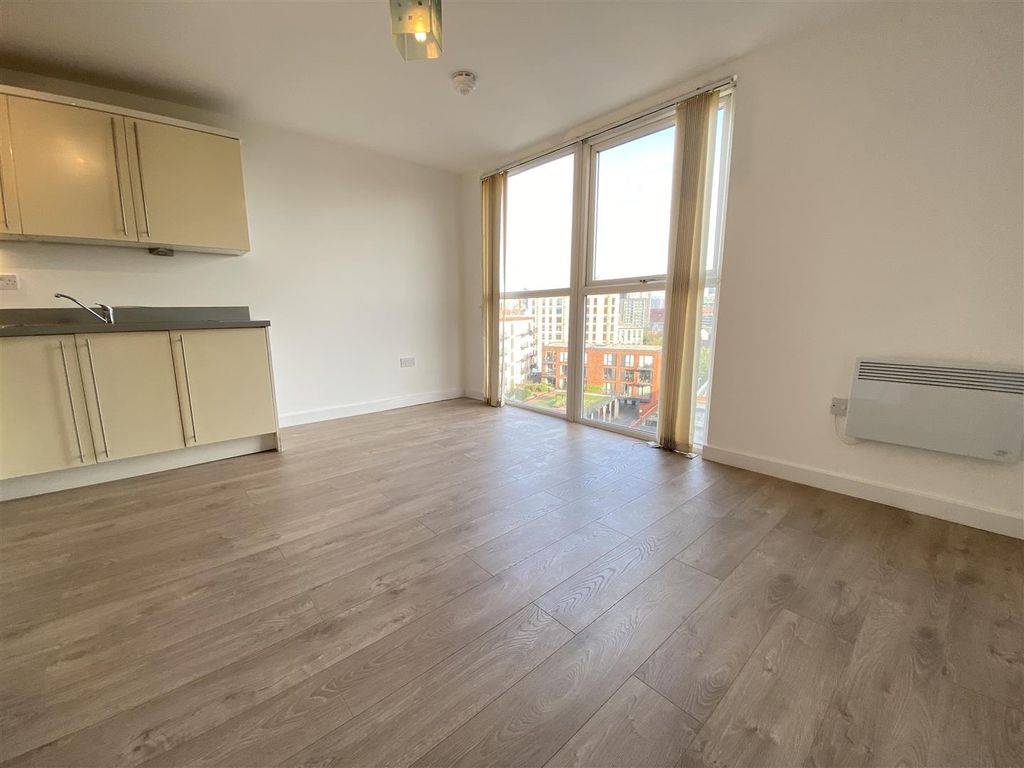 1 bed flat to rent in Zenith, Chapel Street, Salford M3, £850 pcm
