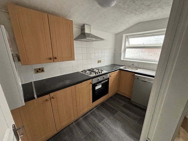 2 bed flat to rent in School Lane, Stockport, Cheshire SK4, £895 pcm