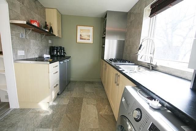 2 bed flat to rent in Milton Square, Gateshead NE8, £750 pcm
