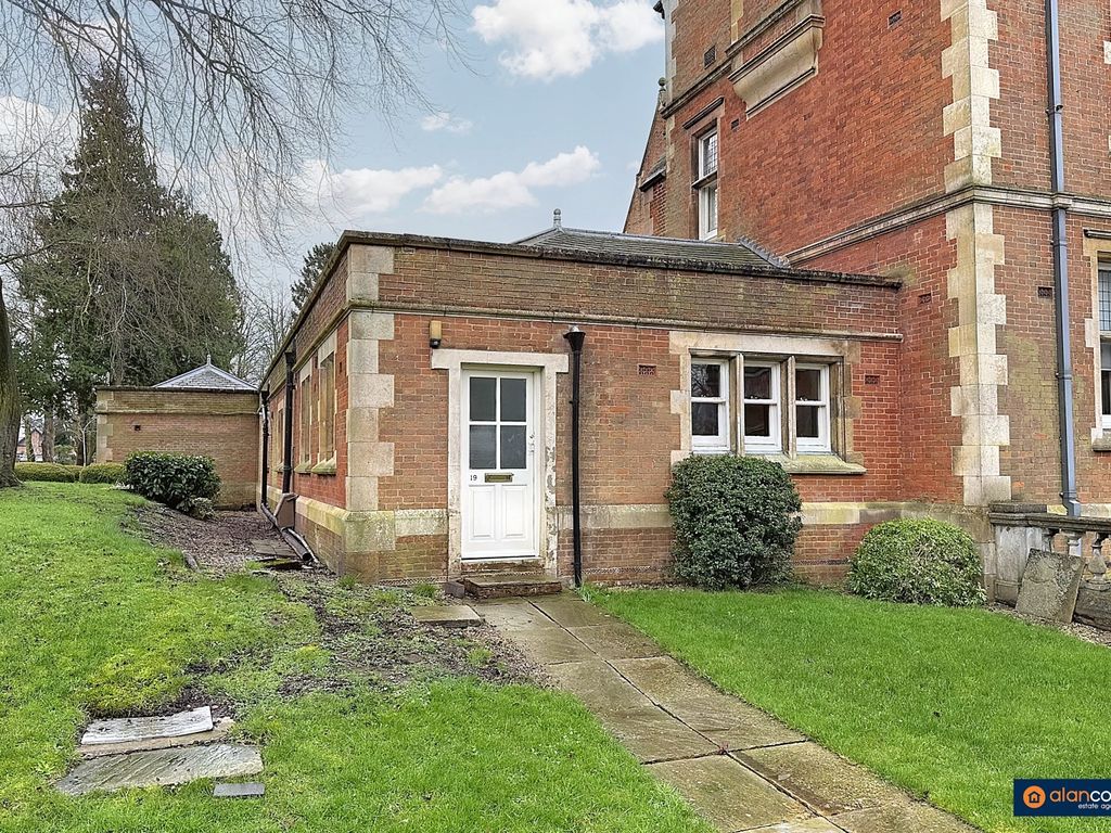 1 bed flat for sale in Caldecote Hall, Caldecote Hall Drive, Nuneaton, Warwickshire CV10, £120,000