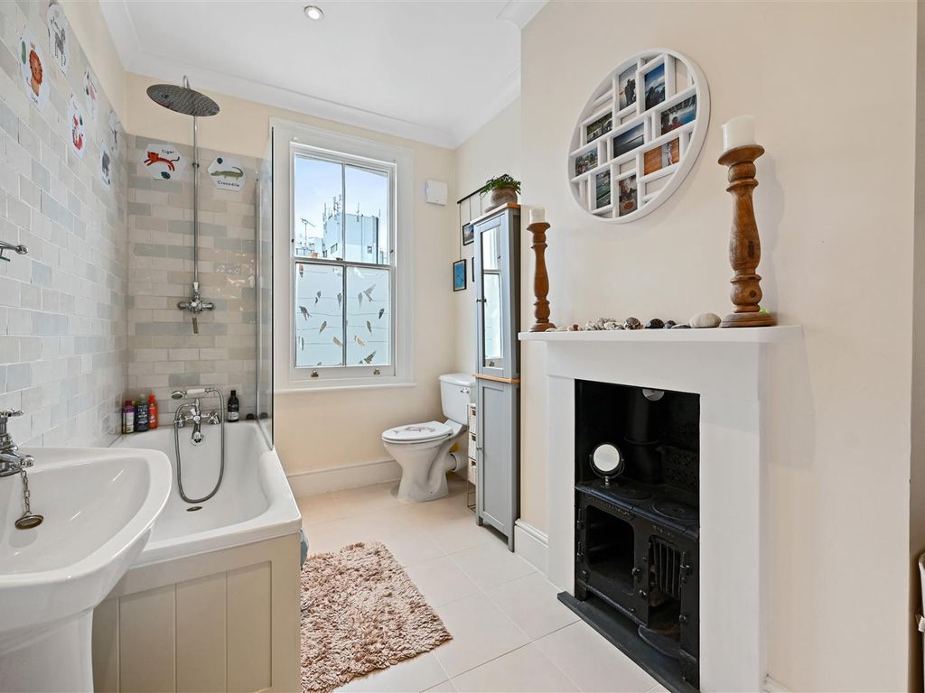 4 bed property for sale in Bradmore Park Road, London W6, £1,650,000