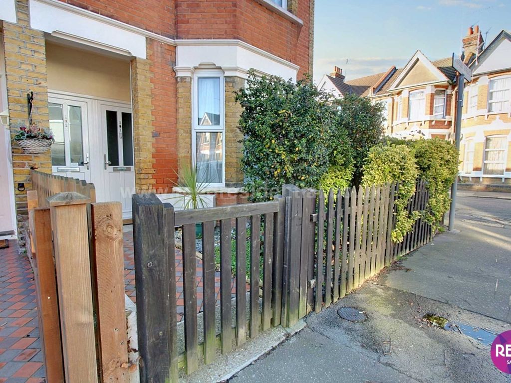 1 bed flat for sale in Moseley Street, Southend On Sea SS2, £190,000