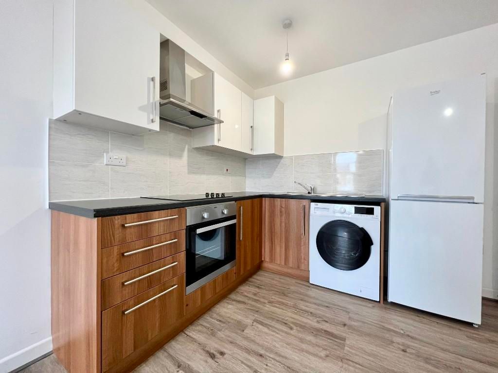 Room to rent in Brigstock Road, Thornton Heath CR7, £1,250 pcm