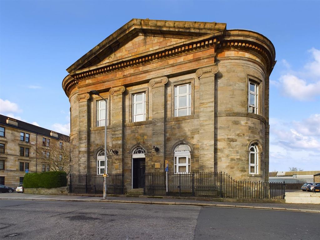 2 bed flat for sale in George Street, Paisley PA1, £125,000
