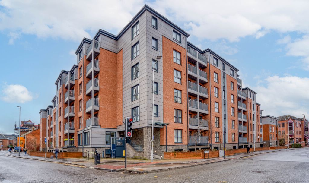 2 bed flat for sale in 2 Silver Street, Reading, Berkshire, Reading RG1, £81,250