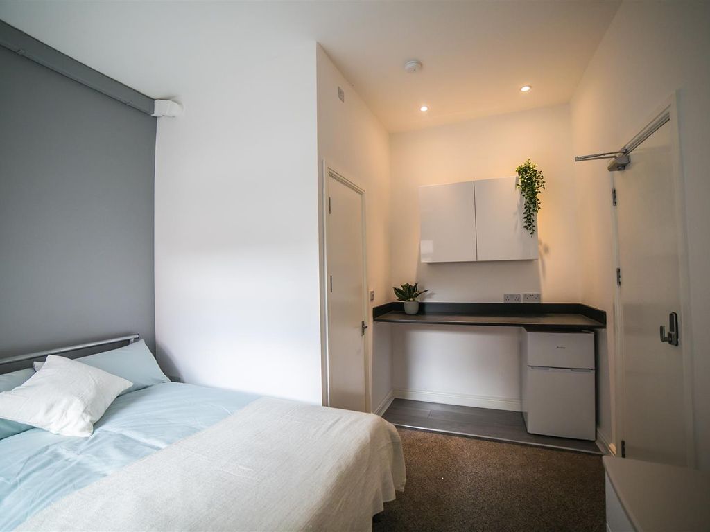 Room to rent in Bearwood Road, Bearwood, Smethwick B66, £575 pcm