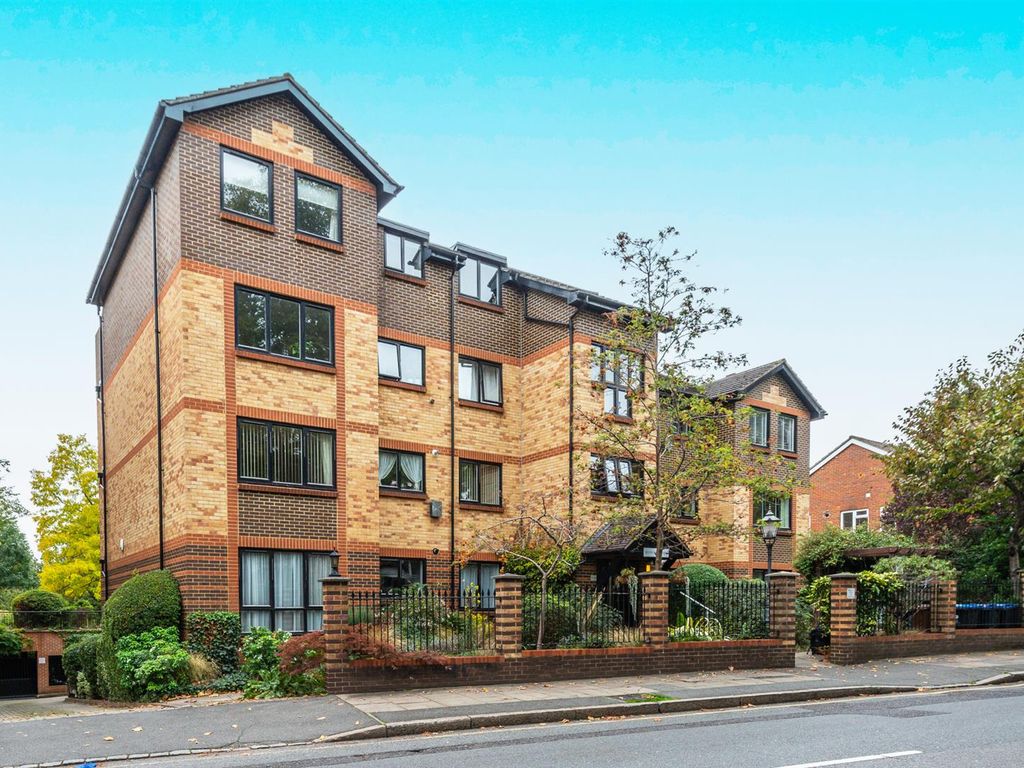 3 bed flat for sale in Blyth Road, Bromley BR1, £650,000