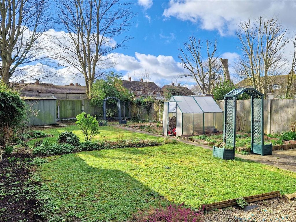 2 bed detached bungalow for sale in Moreton Road, Ongar CM5, £400,000